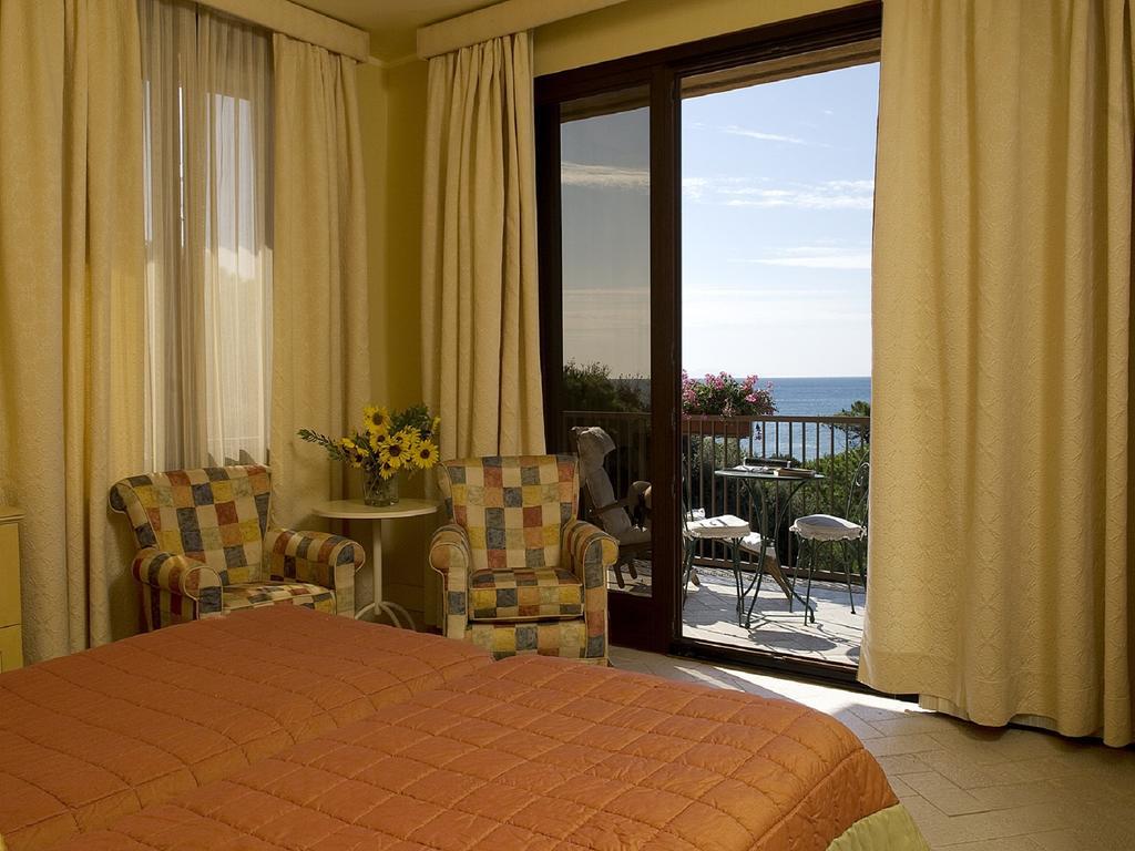 Roccamare Resort - Casa Di Ponente กาส์ตีจลิโอเน เดลลา เปสกายา ภายนอก รูปภาพ